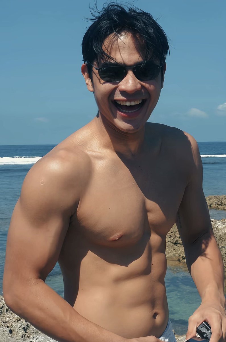 dailyhotdudes's tweet photo. Elyson De Dios 
💪 https://t.co/mDHsbjr993