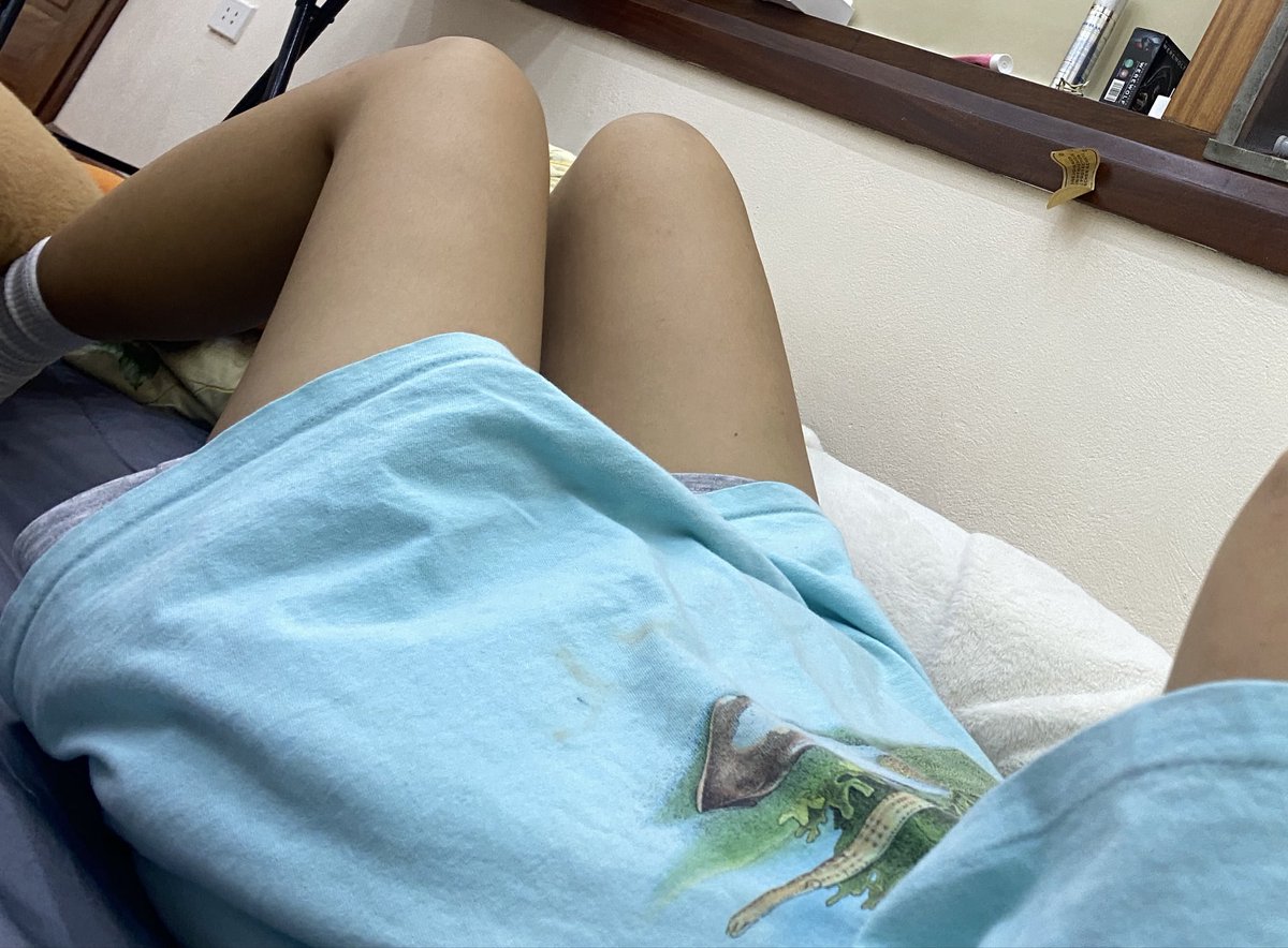 pervert135122's tweet photo. T mặc quần lót của bạn t r nằm cạnh nó =))) https://t.co/QxZls9QMEZ