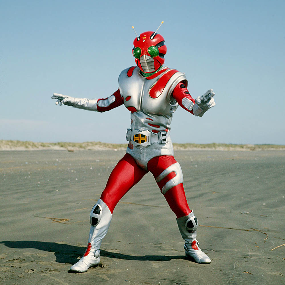 前と重なりますが、仮面ライダーZX。全身が武器。