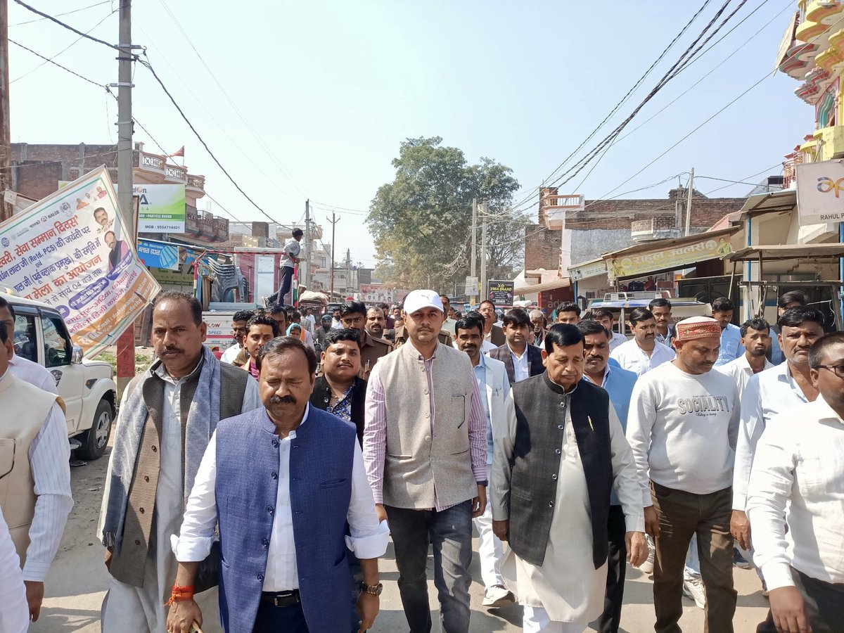 आज अपने संसदीय क्षेत्र मिश्रिख के विधानसभा बालामऊ में कोथावा मॉल रोड के चौड़ीकरण कार्य का आदरणीय विधायक श्री रामपाल वर्मा (चाचा जी) के साथ विधिवत भूमिपूजन किया।

यह सड़क क्षेत्र के विकास और सुगम यातायात की दिशा में एक महत्वपूर्ण कदम है।