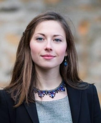 Alice Duport-Percier (née vers 1992 à Lyon)
Jeune soprano spécialisée dans la musique baroque, elle s'est fait connaître mondialement en 2025 en co-composant et interprétant la bande originale du jeu Clair Obscur : Expedition 33.