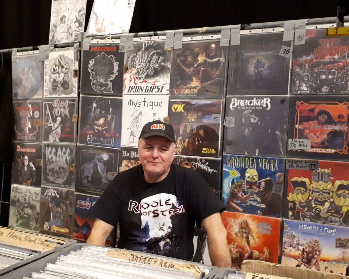 90年代末期～00年代、日本国内で南米やスパニッシュメタルが新宿・心斎橋・御器所でブームとなったのはこの人とWさんのおかげです。MetalelosことRainer。本当に色々勉強させていただきました。安らかに。