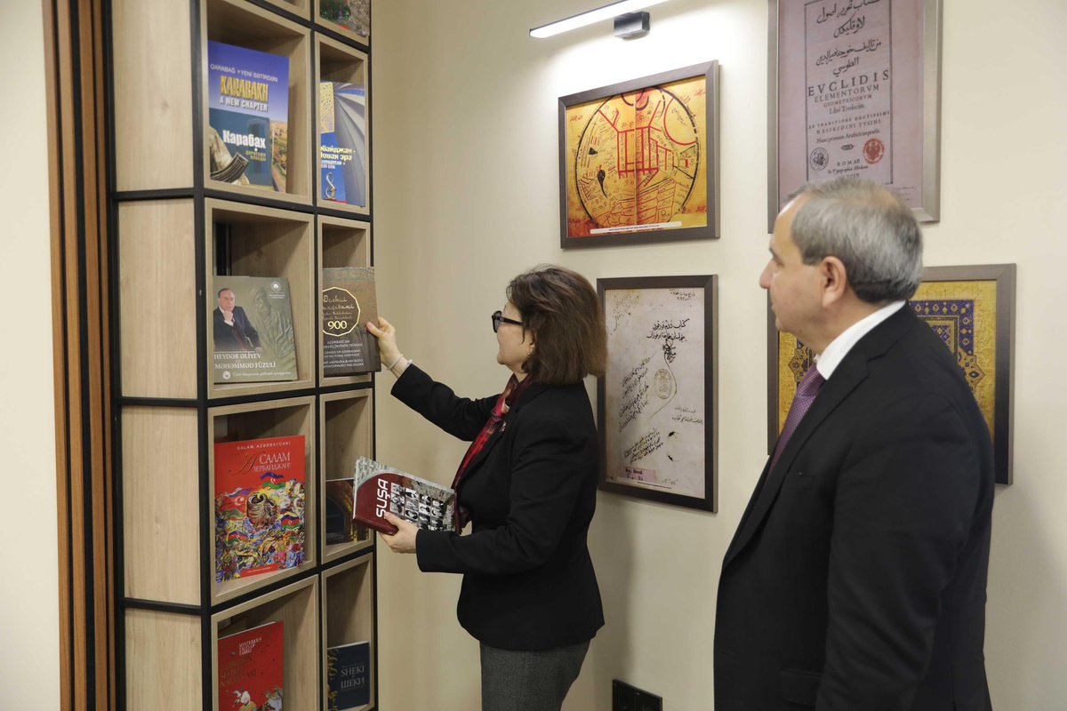 RectorBabayev's tweet photo. BDU-da Türk Mədəniyyəti və İrsi Fondunun prezidenti Aktotı Raimkulova ilə görüşdük.
Türk dünyasının mədəni irsinin araşdırılması və qorunması istiqamətində birgə layihə imkanlarını müzakirə etdik. Fondun nəşrləri BDU-nun Elmi Kitabxanasına hədiyyə olundu. https://t.co/sU4dWPOBnA