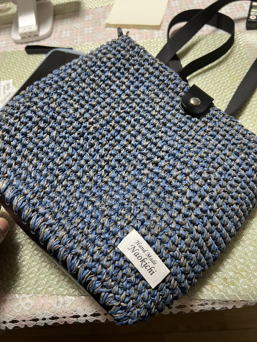 tamao373's tweet image. 紙糸、完成しました。
ちょっと携帯、財布、
車のキー位を入れてお出かけ...
みたいなシチュエーションで
活躍しそうなポシェットになりました。
初めてのタグも、よき🥰
なんちゃってブランド化ꉂ🤣𐤔
した気分✨
 #編み物男子
 #ベイル
 #Seria