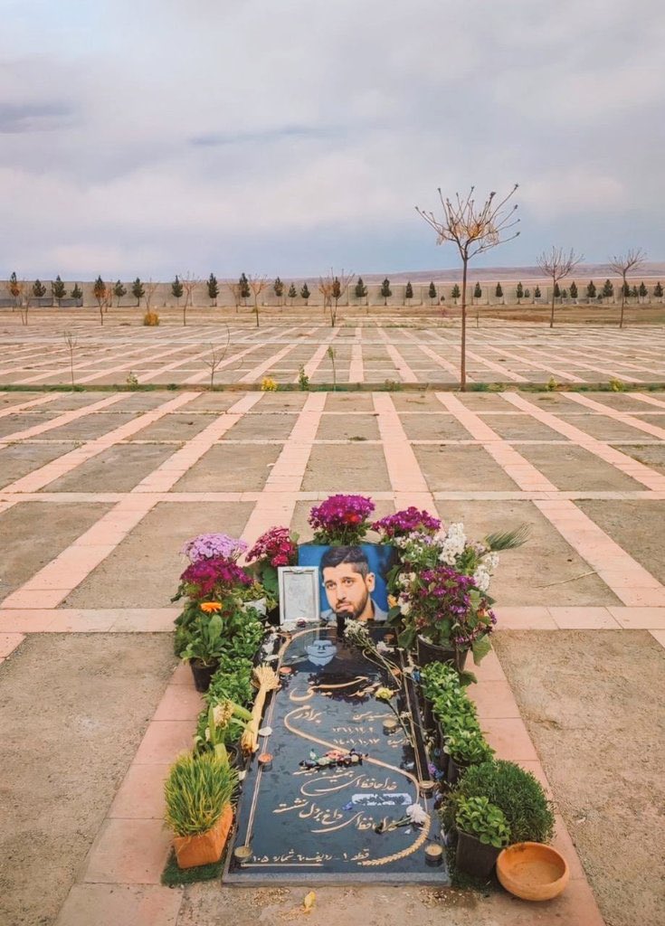 تولدت مبارک « عزیز »🖤🎈
راهتون ادامه داره 
#IranMassacre 
##محمد_حسینی