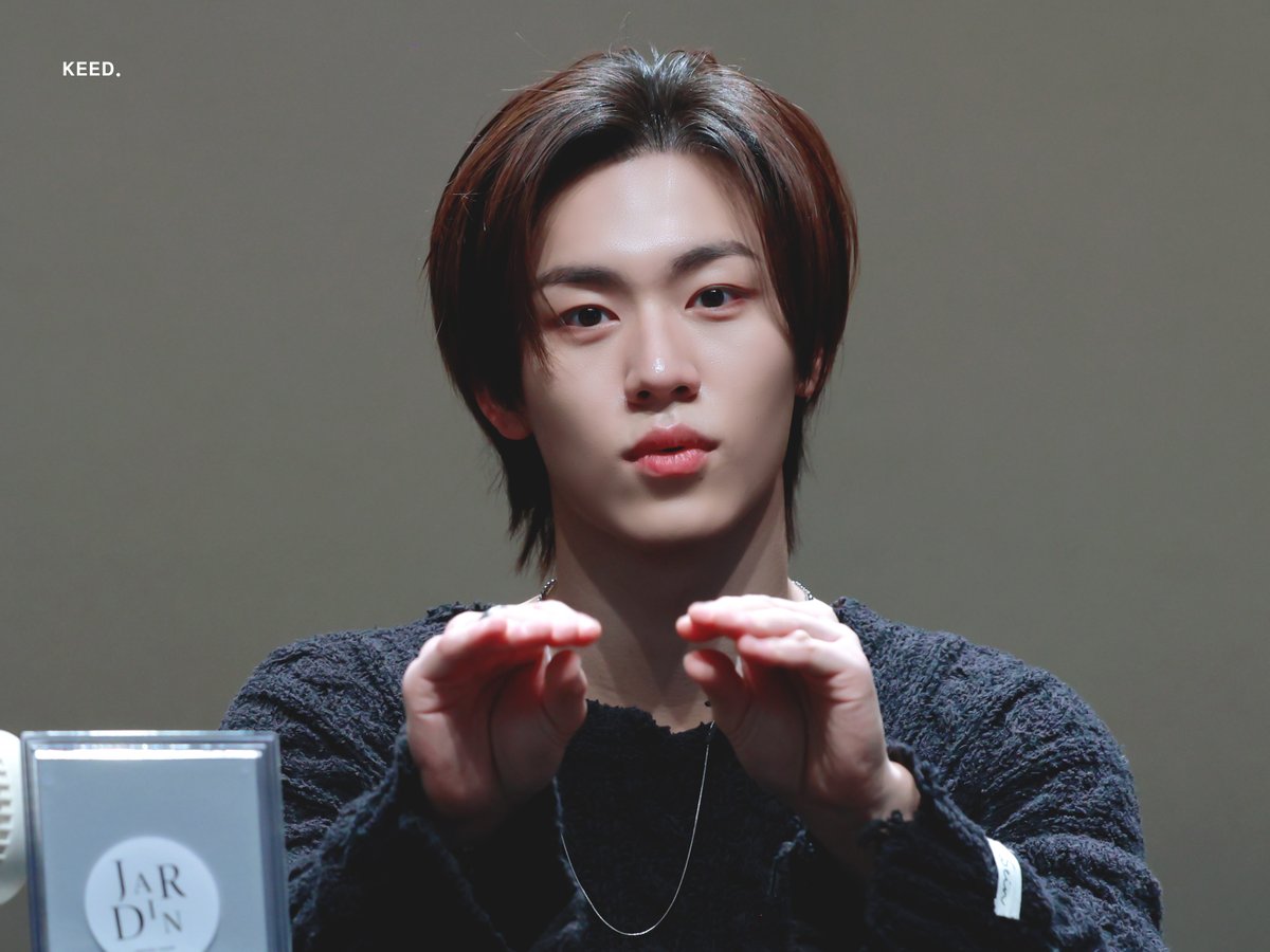 keed1215's tweet photo. 260207 비트로드

둘이무슨말하는지궁금한사람 

#에이티투메이저 #82MAJOR #박석준
#석준 #SEOKJOON #에투메 #82메이저 https://t.co/rFqQXe6qvo