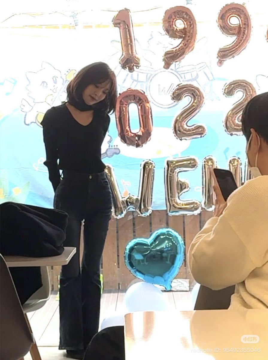 WENDY visited her 3 birthday cafe events today 🎂🎉🩵