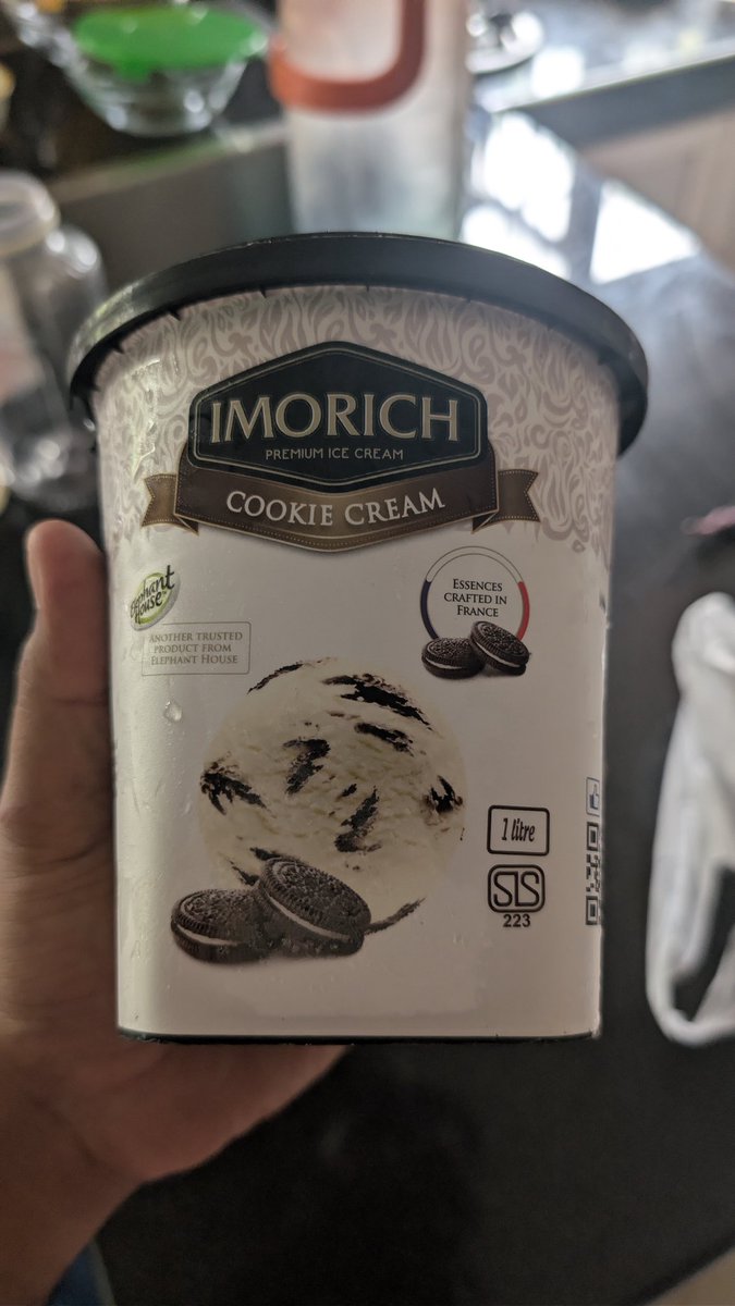 de_thisura's tweet photo. My go to choice when it comes to Imorich tubs. Solid performer. කුකීස් දැම්මම එන texture එක මට නං සුපිරියක්.
Flavor- 8.9/10
Texture- 9.1/10
Innovation - 7.7/10 (Not a huge innovation but solid)
Sugar- Medium (7.5/10)
#icecreamreview @ElephantHouseLk https://t.co/jdOvRVUjCm