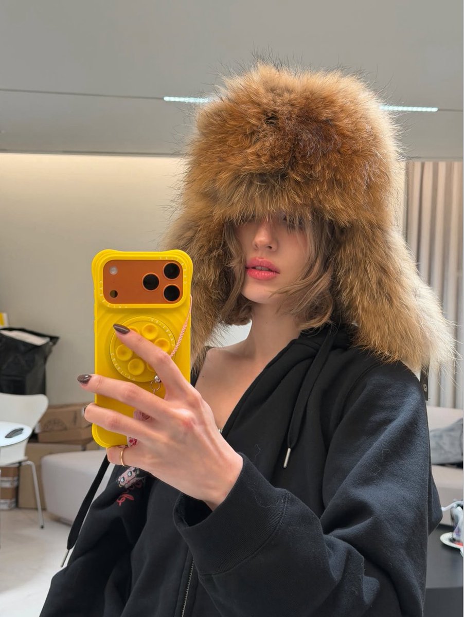 ️️️𝐂𝐂 tweet media