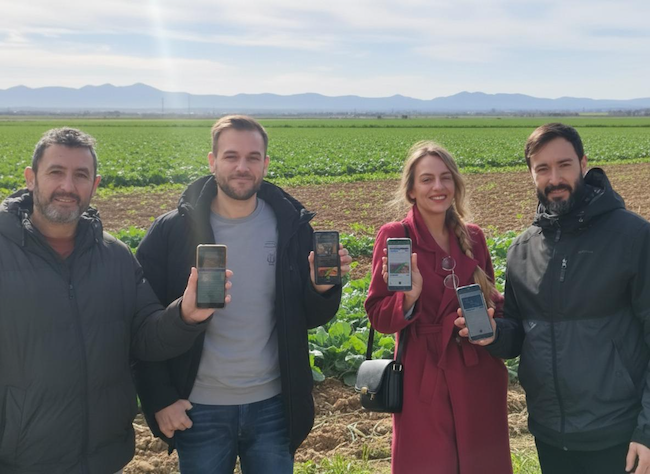 IndeGranada's tweet photo. Vecinos de Vegas del Genil lanzan su propia 'app' para comunicar incidencias del municipio

👉La plataforma vecinal @defiendevegas una herramienta gratuita que permite a la ciudadanía trasladar problemas urbanos con geolocalización y seguimiento:
https://t.co/gEMuuPMuVa https://t.co/Bi9dt7tYLQ