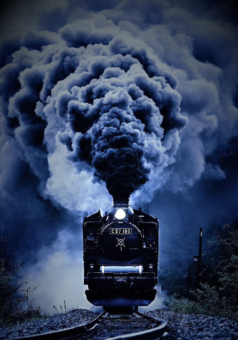 めっちゃカッコいい蒸気機関車の写真 無限列車？ 銀河鉄道？ 何を