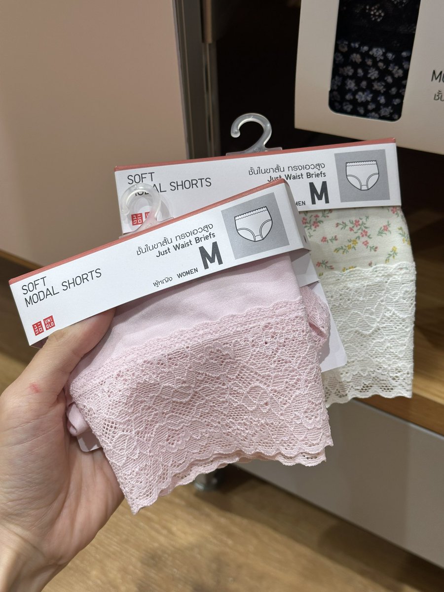 uniqlo ทำถึงมาก กางเกงในขอบลูกไม้  เห็นพสจีนแชร์เลยไปตำตามไม่ผิดหวังจริงๆ ตัวละ 190 บาท