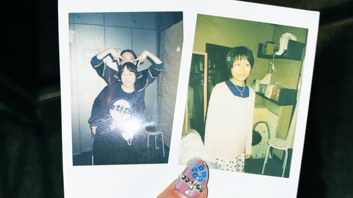 明日初日ですー！ 楽屋にチェキがあって、うれしい！🦒🎀🦒🎀 千穐楽