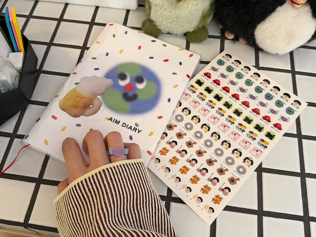 aimyonGtter's tweet image. グッズ第二弾 です 🍙🐰🍙

スケジュール帳(シール付き)
指輪・ロンT・バンダナ 🪽

バンダナ分かりにくいので
インスタストーリー見てに 🍑