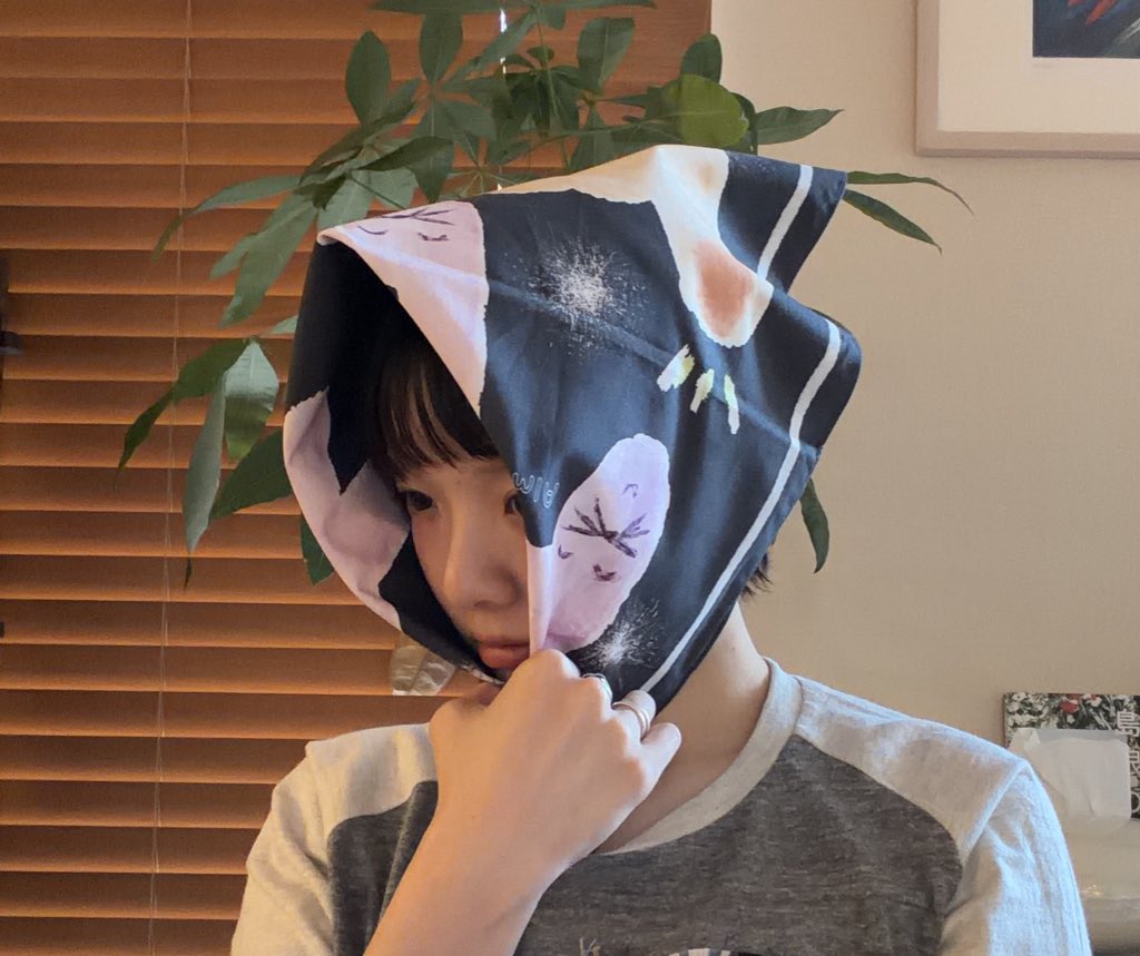 aimyonGtter's tweet image. グッズ第二弾 です 🍙🐰🍙

スケジュール帳(シール付き)
指輪・ロンT・バンダナ 🪽

バンダナ分かりにくいので
インスタストーリー見てに 🍑