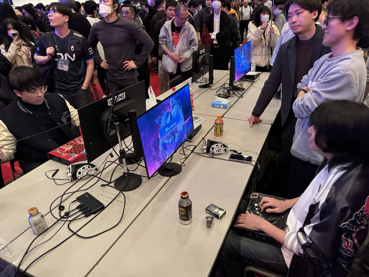 MokoMokoMahBoh's tweet photo. josefu vs knee https://t.co/SKWIvOfORn