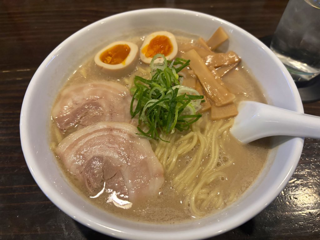 hi__mtg's tweet photo. 先日は久しぶりのTOM☺️
セツさんのご飯食べ���かったのよ

#TOM新栄店　#セツ飯　#煮干しラーメン　#スタカレー https://t.co/UJHsmLOVWo