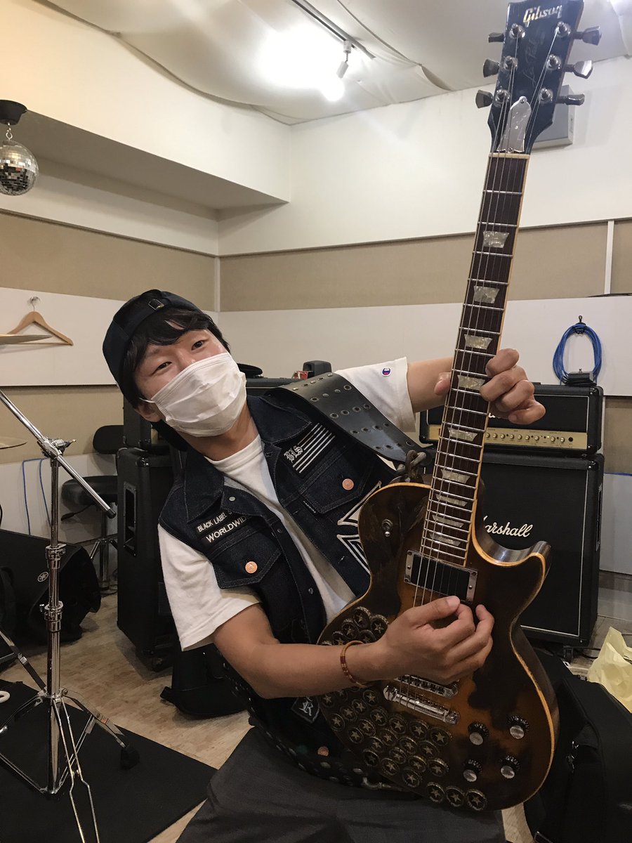 Fierbirdも CycloneもJazzmasterもカッコ良いけど、 私のLes Paulは