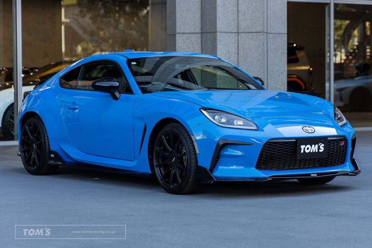 TOM'S TOKYO SHOWROOM ￣￣￣￣￣￣￣￣￣￣￣◥ TOYOTA GR86 TOM'S