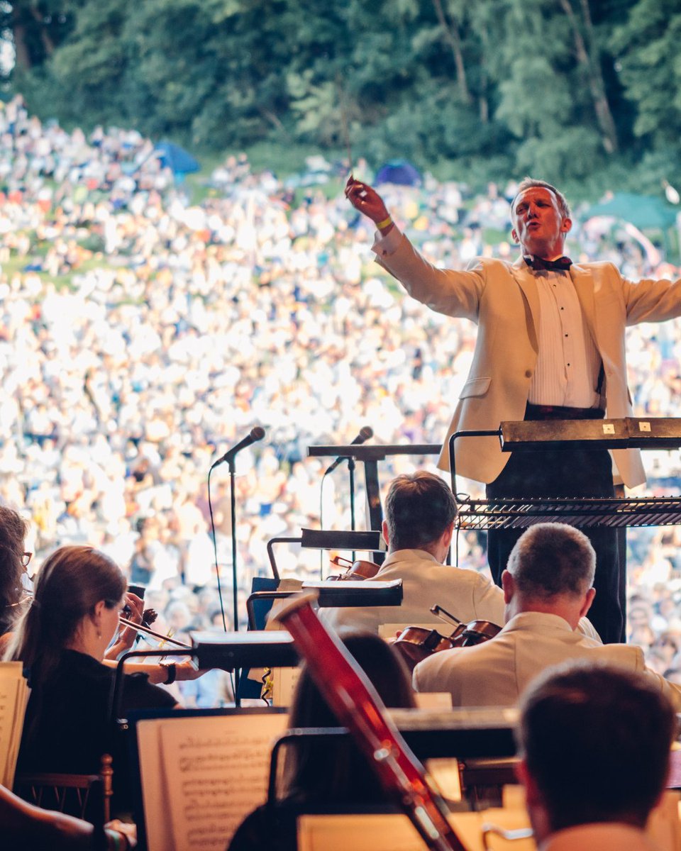 Leeds Castle Concert tweet media