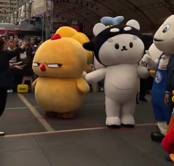 wait is that san and phi chicken 🤣🤣

TAYNEW LIVE IN TOKYO D2

#GMMTVFANFEST2026JP 
#เตนิว #TayNew
#Tawan_V #Newwiee