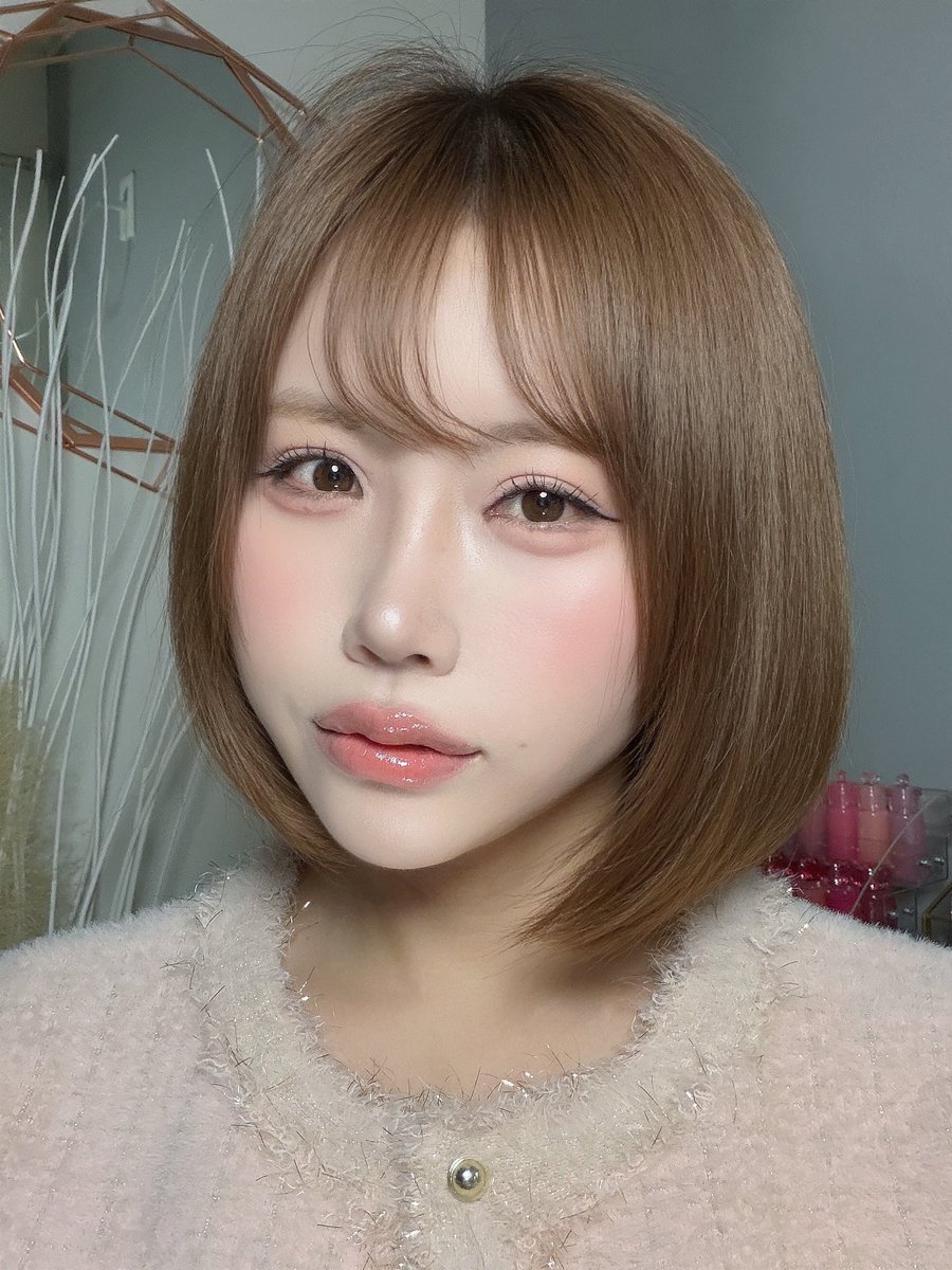 私も ◀︎4ヶ月前 今▶︎ いまでも左のメイクはするし正直何が自分の