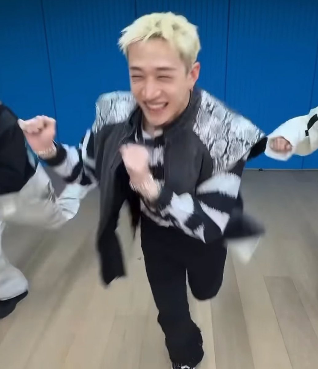 gnabnahche_luvs's tweet image. he’s TINY