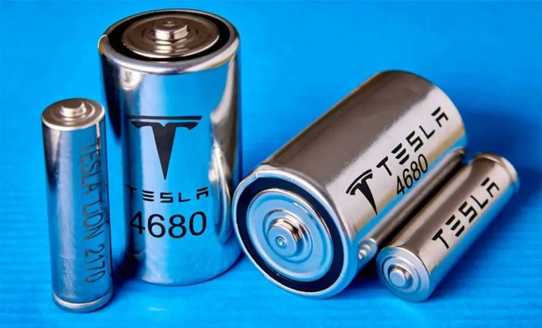 mightys3xycars's tweet photo. 【テスラが起こす次なる革命：4680電池の「真の完成」がEV市場を再定義する 🔋✨】

テスラが長年追い求めてきた「4680セル」の製造プロセスにおいて、歴史的なブレイクスルーが目前に迫っています。2026年、私たちはEVの価格破壊と普及の「新章」を目撃することになるかもしれません。

今回のニュースの核心は、**「航続距離を維持しながら、製造コストを劇的に下げる」**という、産業界が最も求めていた回答です。

⚙️ 何がそんなに凄いのか？
テスラが開発を進める「ドライ電極技術」の本格導入により、従来のような大規模で高価な乾燥炉が不要になります。これにより、工場のフットプリントが削減され、エネルギー消費も大幅にダウン。結果として、バッテリーのコストがこれまでの常識を覆すレベルまで下がります。

🇯🇵 日本市場へのインパクトは？
これまで「EVは高価すぎる」と敬遠してきた層にとって、この技術革新は大きな転換点になります。

1. モデル2（仮）への布石： コスト削減により、2万5000ドルクラスの普及型モデルの現実味がさらに高まります。

2. BYDや国内メーカーへのプレッシャー： 価格競争力が一段と増すことで、日本の自動車メーカーも次世代電池戦略の加速を余儀なくされるでしょう。

💡 結論
スペック上の数字を追うフェーズから、「いかに安く、効率よく作るか」という産業の成熟フェーズへ。テスラが目指すのは、単なる高級車メーカーではなく、エネルギーインフラの覇者であることを改めて証明しています。

2026年、テスラの「4680」が日本の公道を埋め尽くすきっかけになるのか、それとも日本メーカーの反撃が間に合うのか。皆さんはどう予想しますか？

#Tesla #テスラ #EV #4680電池 #電気自動車 #モデル3 #モデルY #最新技術 #エネルギー革命