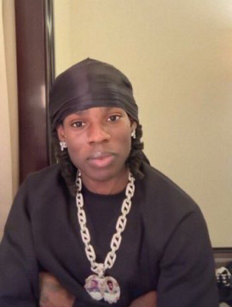 Stole my guy laptop because I wan feed my family