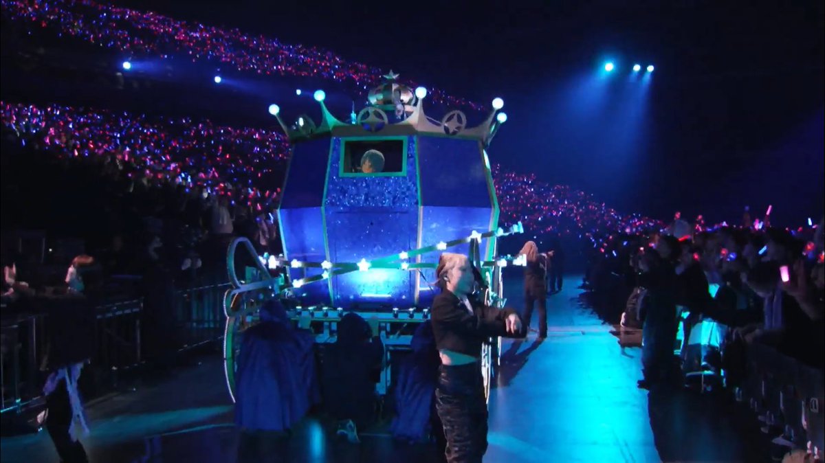 They brought Suisei out in a real carriage. With a screen. Insane production.
#かけめぐるほしまち再