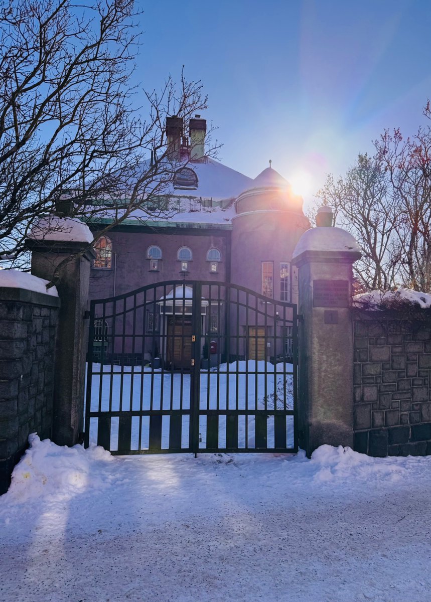 BSapag's tweet image. Beautiful inside and out.  
Villa Lundqvist, also known as Villa Riviera, at Armfeltintie 1, Eira, #Helsinki. Designed in 1910 by #architect Selim A. Lindqvist, its first owner was banker August Lundqvist. It is now home to the Central Union for Child Welfare 🩵🚸

#Finland