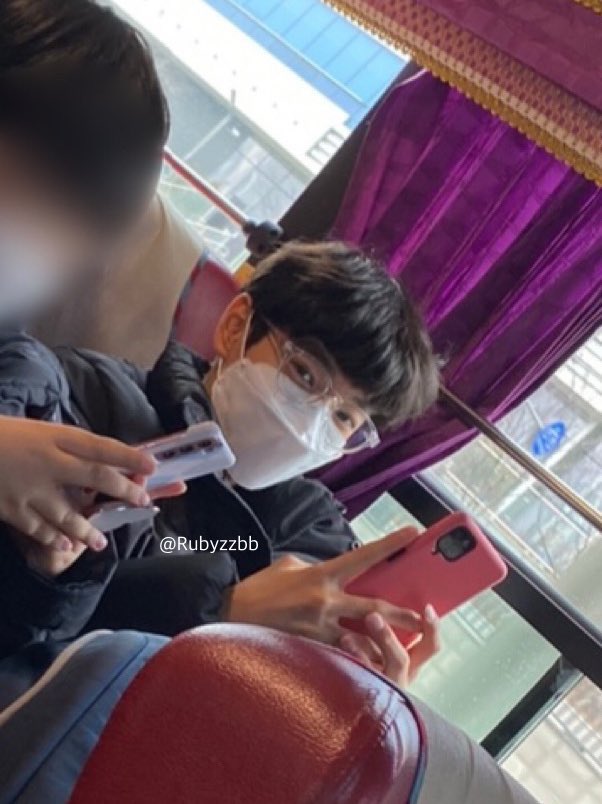 akssussl's tweet image. 로린시절 역사가 담긴 투명찐경 쓸때마다 
내안의 ***이 깨어남......