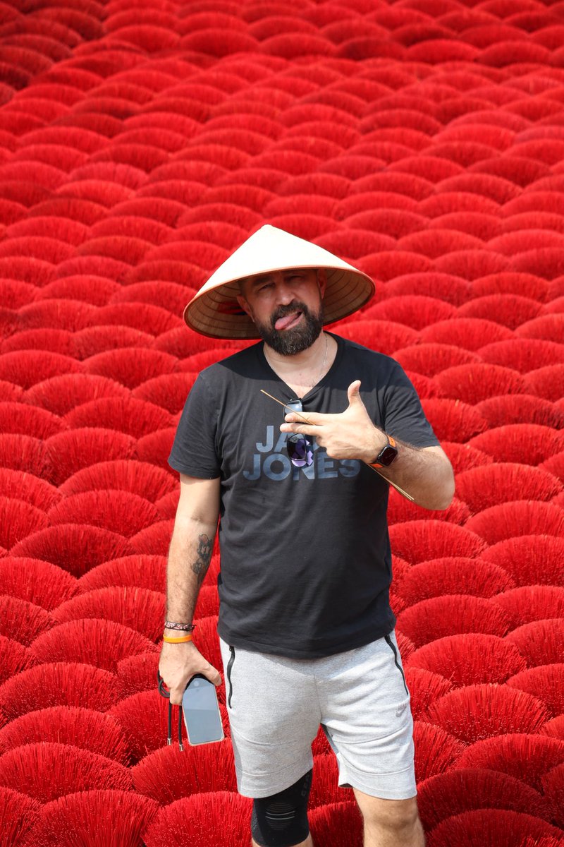 dcrossbowxxx's tweet photo. #vietnam #encens #red https://t.co/VXoNHcqChl