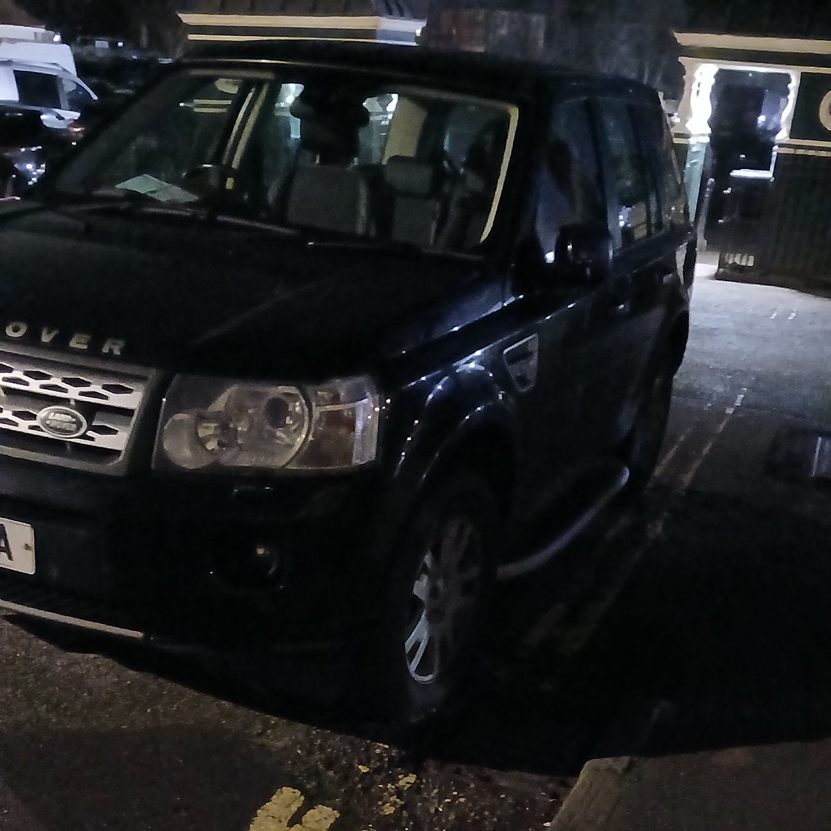 It's so disturbing how Bath Rugby habitually ignore fans parking in locations restricting already dangerously limited emergency access routes to a large 14500 capacity venue &amp; a river where people drown. The approach to compliance &amp; safety around this stadium is simple: 🙈🙉🙊