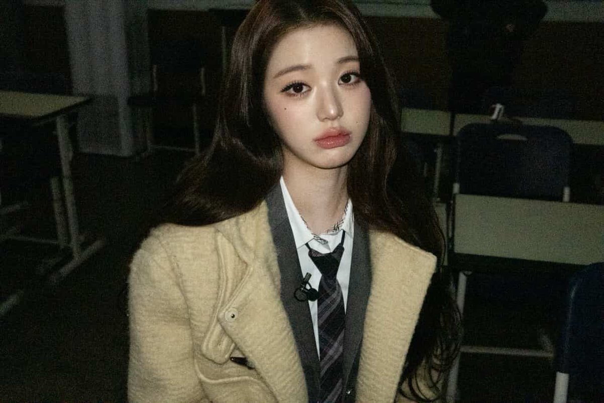 จะมองให้สวยก็สวยมาก จะมองให้หล่อก็หล่อ สะอาด หล่อผู้ดี พี่วอนยองแบบอีลีท old money มีชาติมีตระกูล ถ้าผมบางกว่านี้อีกนิดจะหล่อเลย 100% แต่แฮร์พีซมันดุ้ง มันมองข้ามไม่ได้ รักนะอ้วม 555555