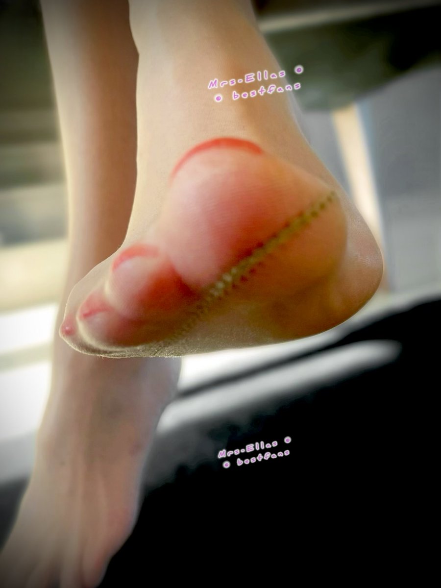 NylonaSpandex's tweet photo. Kiss me
FANPAGE⬇️
https://t.co/VZptzrFJHV
#feetqueen #nylonfeet #feetsoles #nylonfüße #8den #pantyhosefeet #feetlady #halterlose #Strumpfhose #pantyhose #Sekretärin #homeoffice #bestfansgirl #maturefeet https://t.co/E6kHWcYhHe