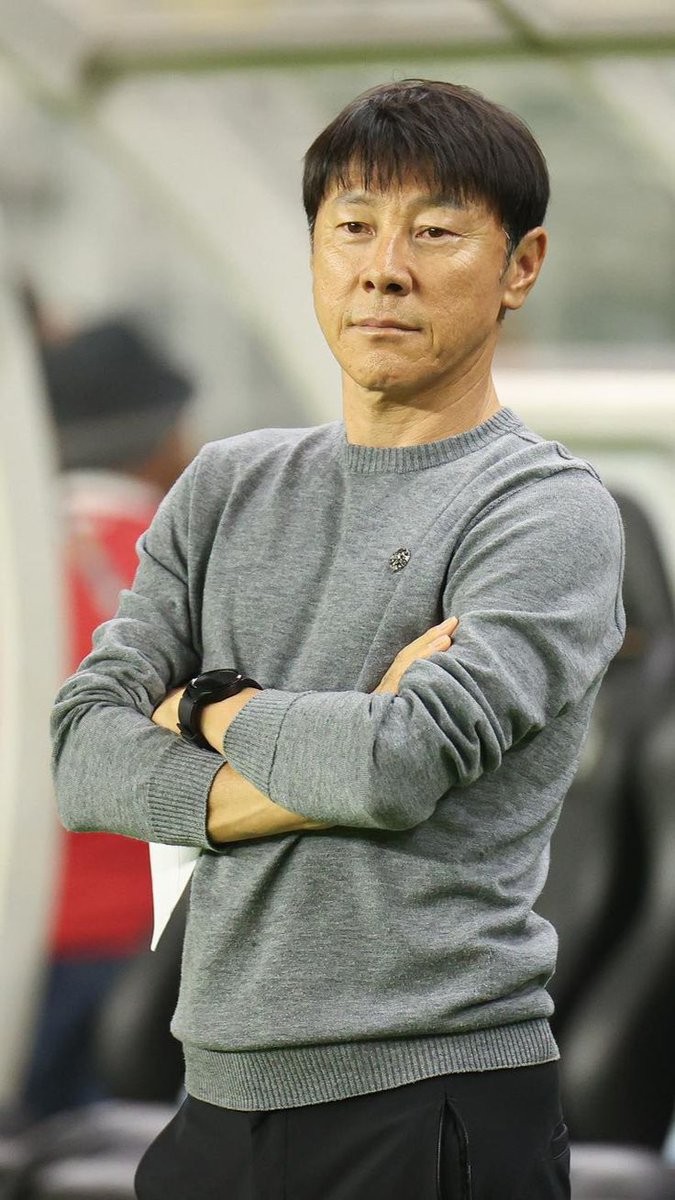 ciutan08's tweet image. Shin Tae-yong dukung full pemain naturalisasi main di BRI Liga 1: 'Tidak masalah, asal kerja keras &amp;amp; disiplin!'
Program naturalisasi yang dulu dia dorong sekarang berbuah manis—banyak diaspora top level balik ke Tanah Air. Garuda makin kuat! 🇮🇩⚽ #STY #BRILiga1