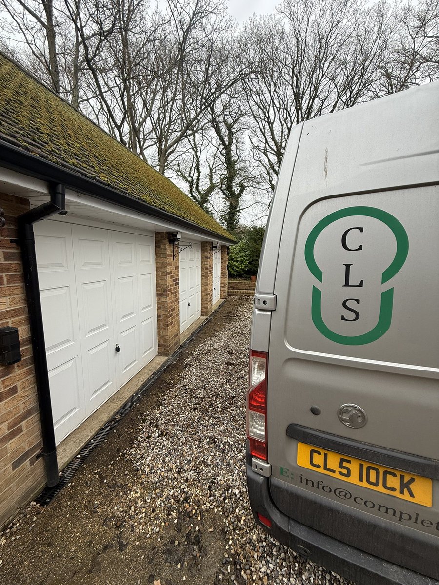 CompleteLocksm1's tweet photo. Keeping our local community safe and secure this week 🔐 

#billericaylocksmith #completelocksmithservicesltd #essexlocksmith #supportlocal #smallfamilybusiness https://t.co/XEW78fU5Xc