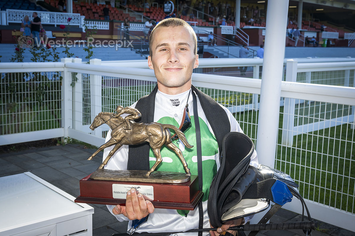 Western Racepix tweet media