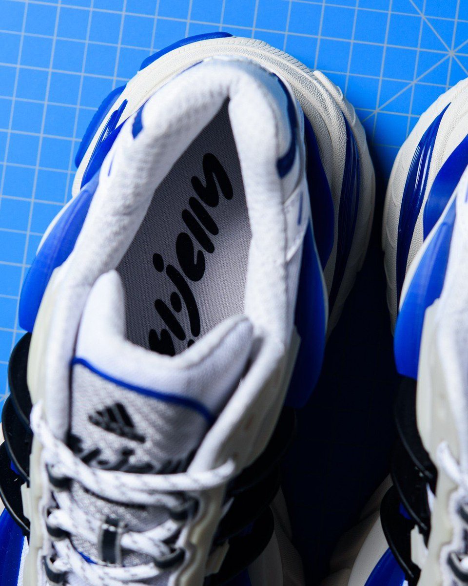 SneakerShouts's tweet photo. Release Reminder 🪼 
Pharrell x adidas Adistar Jellyfish "Royal" drops at 10am EST (2/21) 

BUY HERE: https://t.co/8tKq8JK9r3 https://t.co/B1Q8HMY3iF