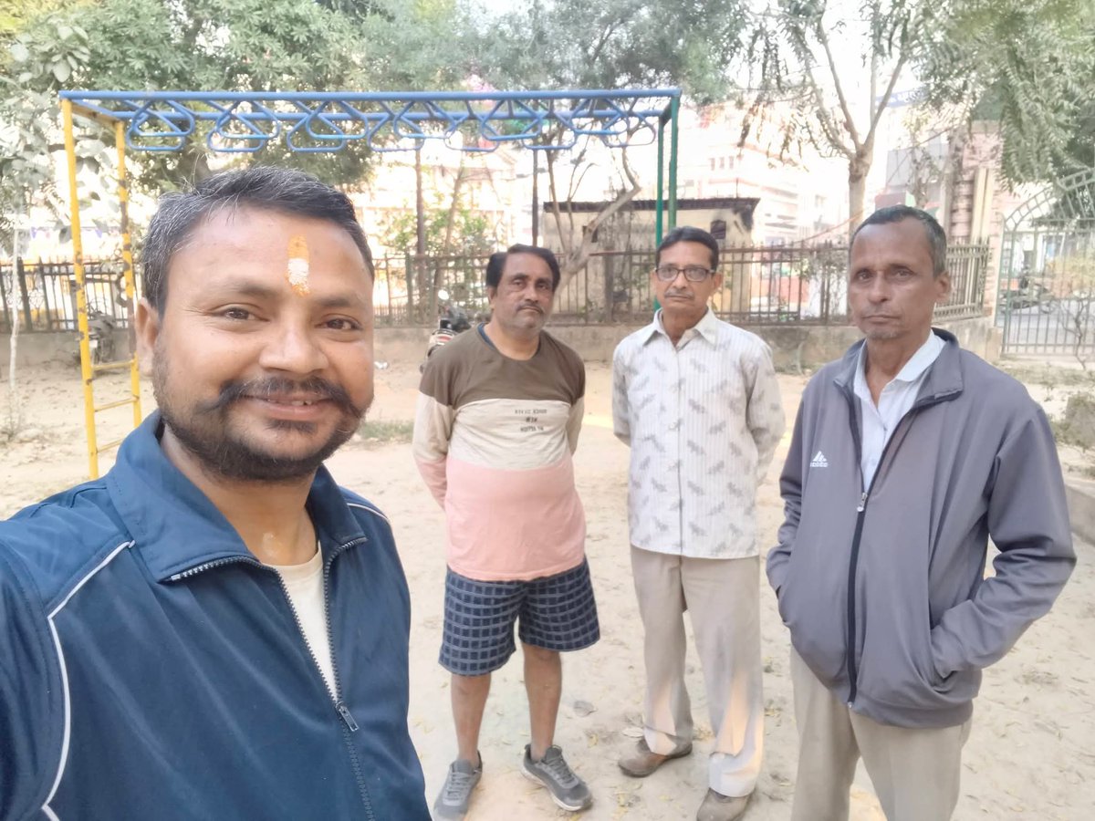 SHASHIK13346183's tweet photo. ॐ नमः शिवाय 🚩 🚩 
हर हर महादेव 🚩 🚩 

योग कीजिए स्वस्थ रहिए 💐💐

आज भी संघ स्थान पर योग व्यायाम सर्वांग योग आदि किया गया। 

भारत माता की जय🙏💐

शशीकांत गुप्ता पटवा 
बस्ती प्रमुख नागेश्वर 
नानाराव शाखा फूलबाग
कानपुर https://t.co/pkiZKNLLTY