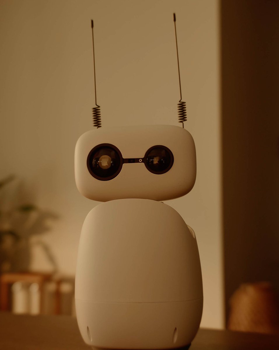 なので同じHugging FaceのReachy Miniはダイナミクセルを採用しているおかげで感性に訴えかけるヌルヌルした動きが出来るし普通にサーボの双方向通信のサンプルレートがFeetechを採用しているSO-101より何倍も早い