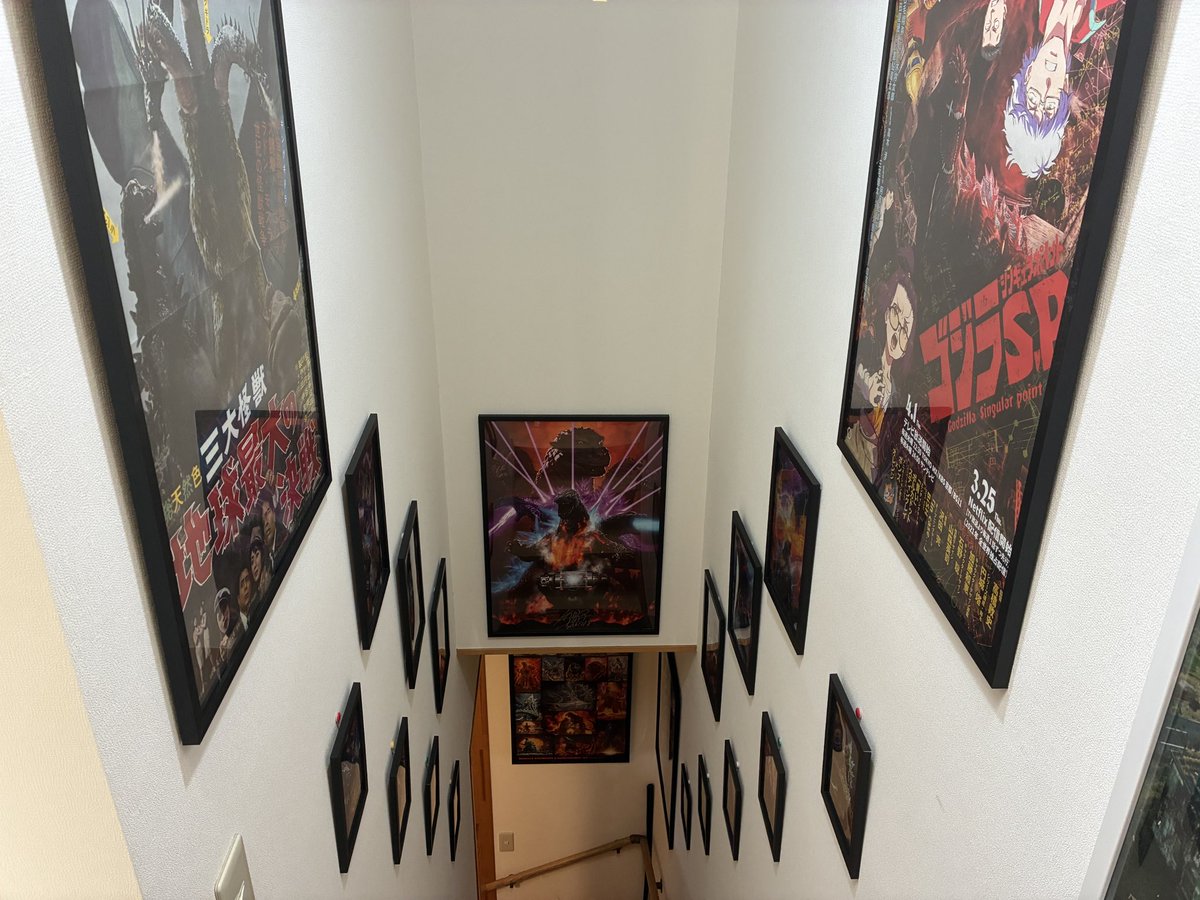 ニトリから額届いたぜぃ 先行上映会特典の「ゴジラs.p.」ポスター