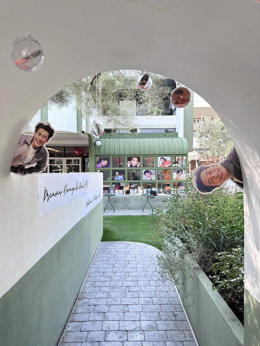 AAAAAA THIS IS SO SO CUTE. 

NATTAWIN GALLERY IN CAFE
#BDcafeDaraAPO