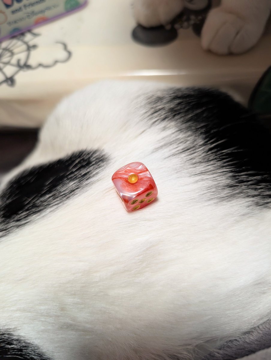 いちごみるくみたいなダイス買った🍓