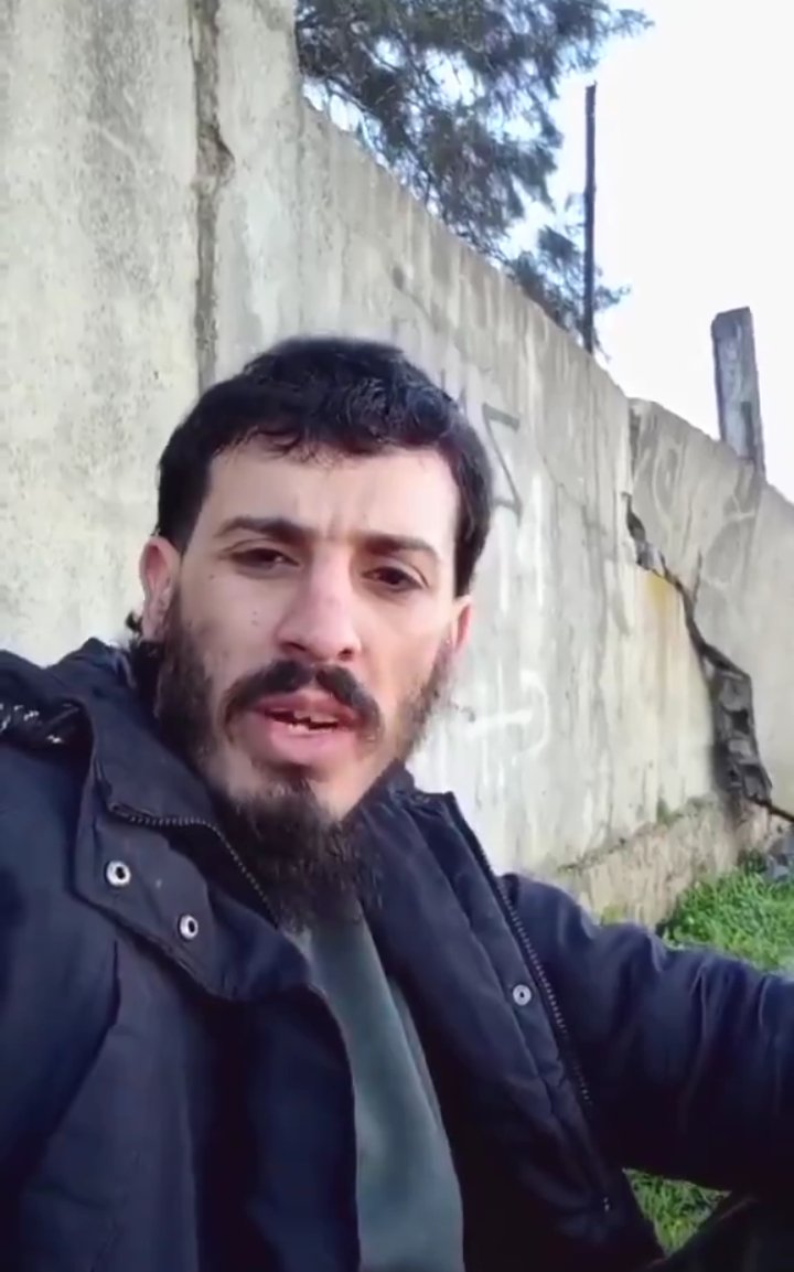 #السلفية
هذا الشخص ربي يرحمه تكلم عن الأكل والعائلة والنساء 
والسبب هم السلفية الذين سحروه 👈بمتعتقداتهم 
السلفية أعداء الأسرة وأعداء الحي وأعداء النساء 
والكل يعلم ذلك
سحر الفكر