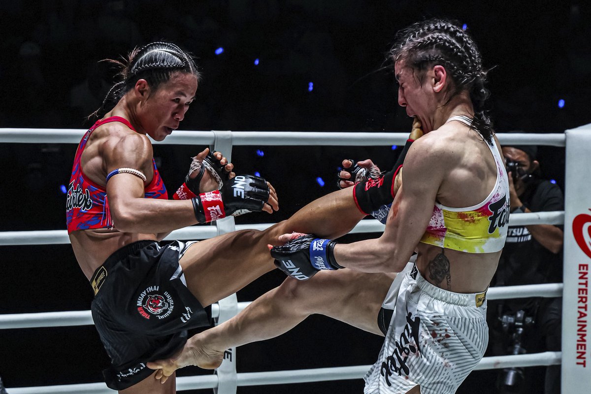 tigermuaythai's tweet image. Tiger Muay Thai fighter Vero 🇲🇲 defeated Shir Cohen 🇮🇱 after a great battle in the main event of #ONELumpinee143 last night! 🔥 

#tmtfightteam #muaythai #onechampionship #tigermuaythai