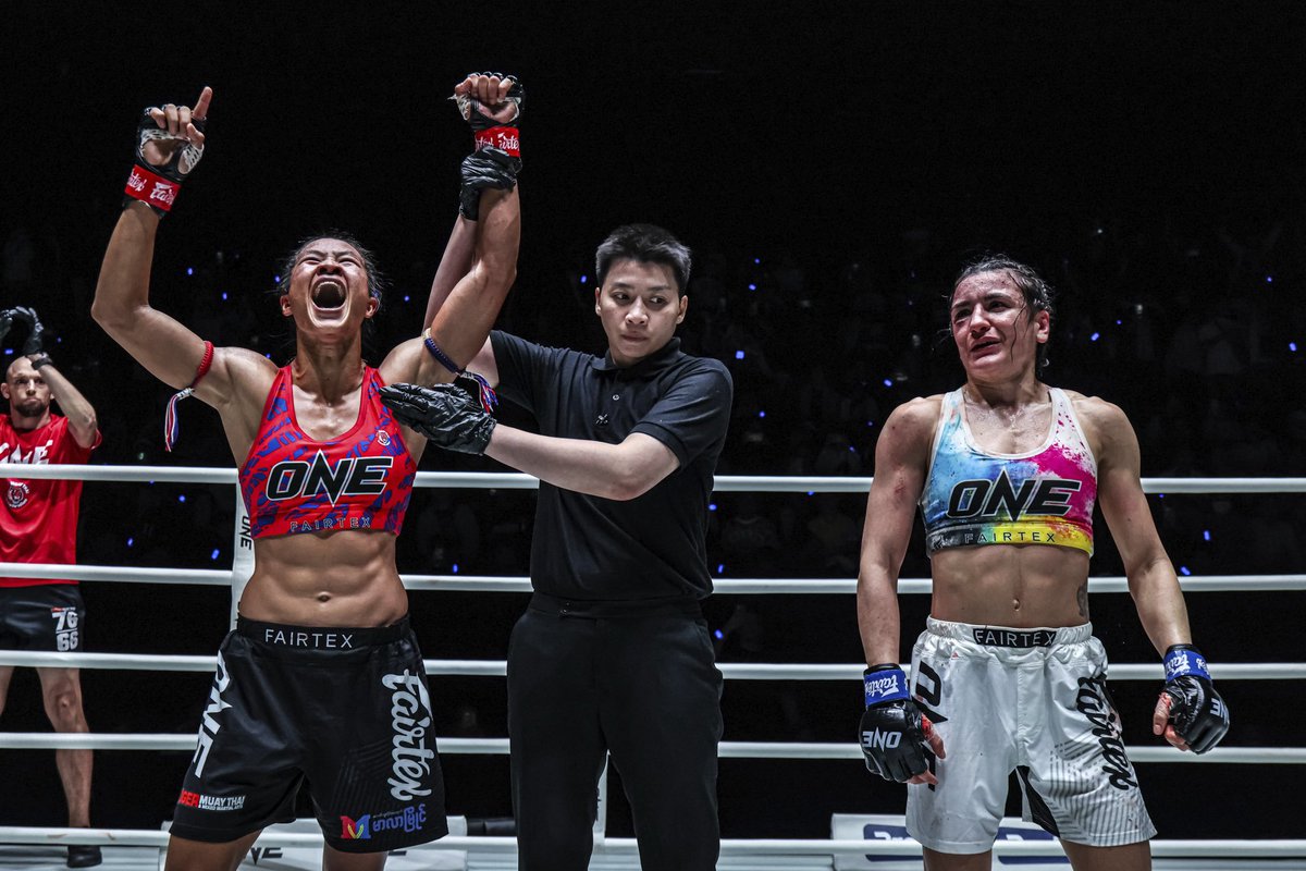 tigermuaythai's tweet image. Tiger Muay Thai fighter Vero 🇲🇲 defeated Shir Cohen 🇮🇱 after a great battle in the main event of #ONELumpinee143 last night! 🔥 

#tmtfightteam #muaythai #onechampionship #tigermuaythai