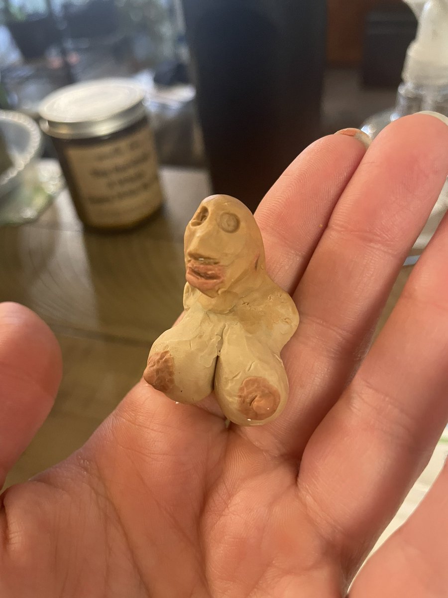 McQueenIzzi's tweet photo. So, I found some modeling clay… https://t.co/JGOvIAm3Vv