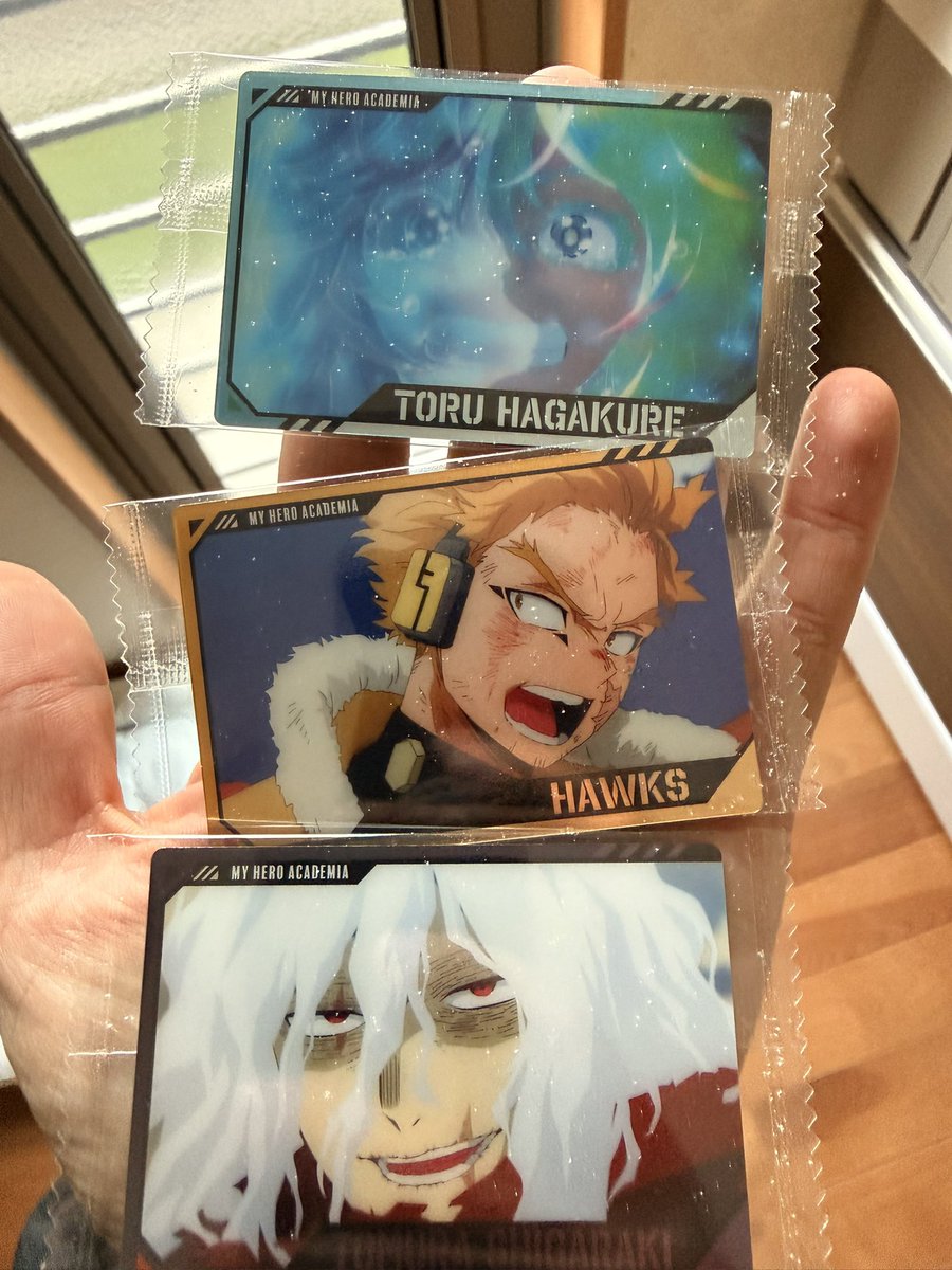 早速開封ー！中身はこちらでした！ レアカードはすごく豪華そうだな🤤✨